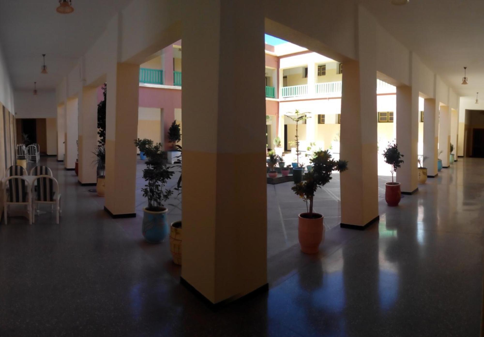תפראוט Hotel Les Amandiers מראה חיצוני תמונה