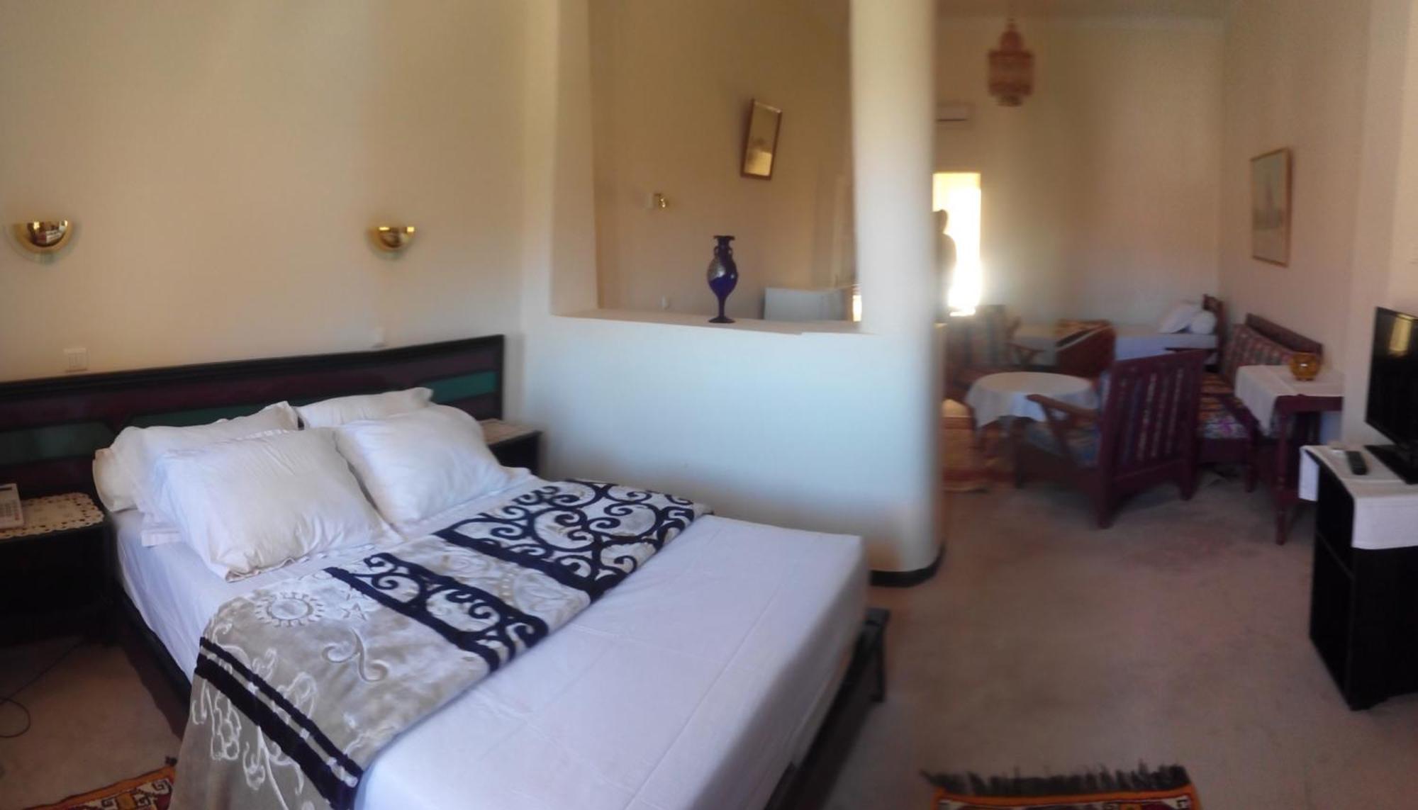 תפראוט Hotel Les Amandiers מראה חיצוני תמונה