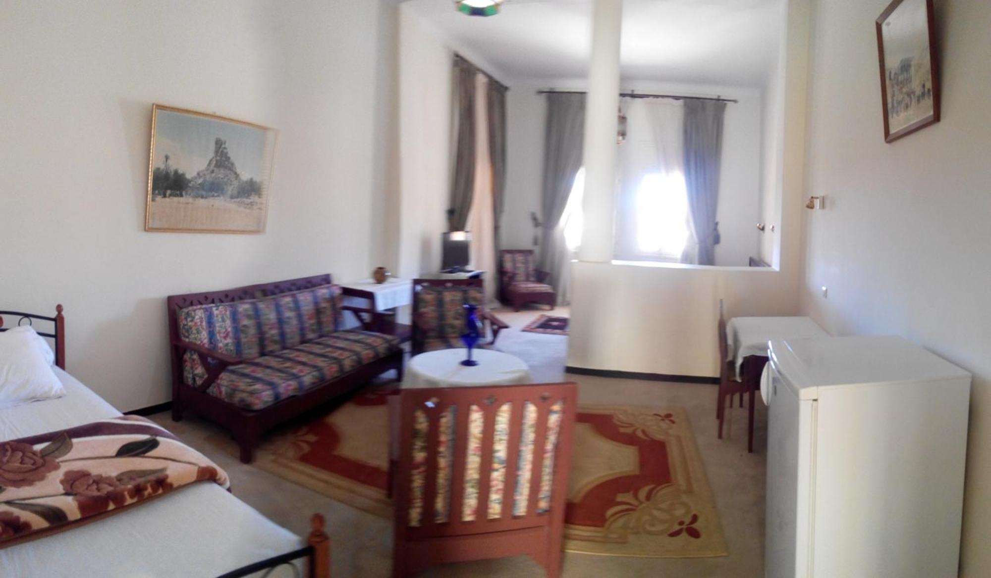תפראוט Hotel Les Amandiers מראה חיצוני תמונה
